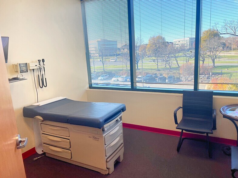 19465 Deerfield Ave, Lansdowne, VA à vendre - Photo intérieure – Image 3 sur 15