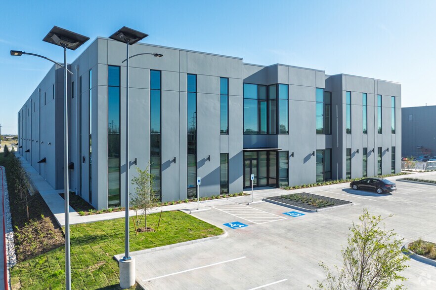 2200-2300 SE Loop 820 Hwy, Fort Worth, TX à louer - Photo de l’immeuble – Image 1 sur 92