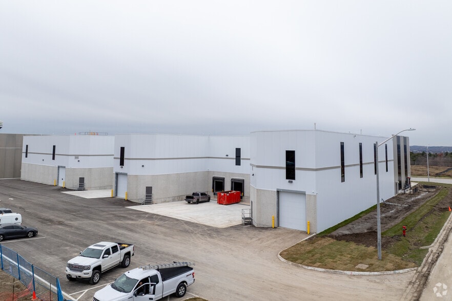 340 Addison Hall Cir, Aurora, ON à vendre - Photo principale – Image 1 sur 1