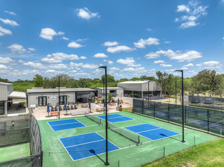 624 Krueger Cyn, New Braunfels, TX à vendre - Photo de l’immeuble – Image 3 sur 29
