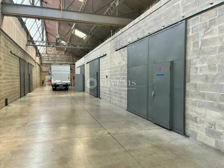 Local d’activités dans Saint-Denis à louer - Photo de l’immeuble – Image 2 sur 12
