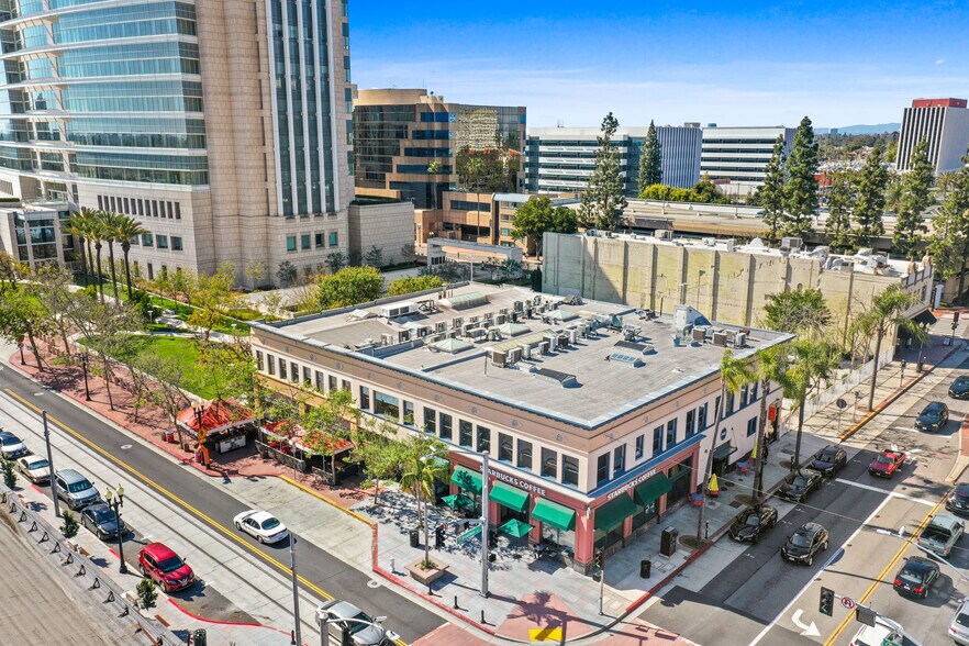 400 N Broadway, Santa Ana, CA à louer - Photo de l’immeuble – Image 3 sur 3