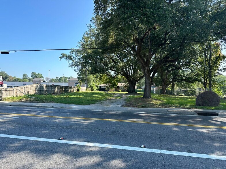 7391 Highland Rd, Baton Rouge, LA à vendre - Photo de l’immeuble – Image 3 sur 7
