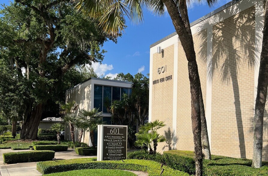 601 N Ferncreek Ave, Orlando, FL à louer - Photo de l’immeuble – Image 2 sur 4