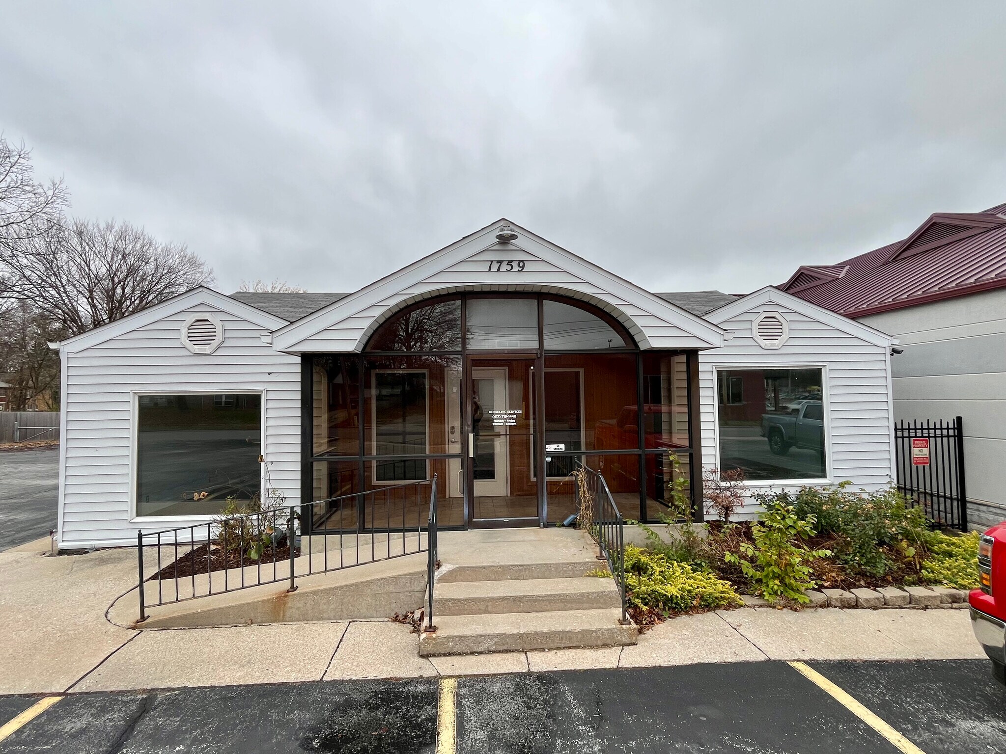1759 E Elm St, Springfield, MO à louer Photo principale– Image 1 sur 28
