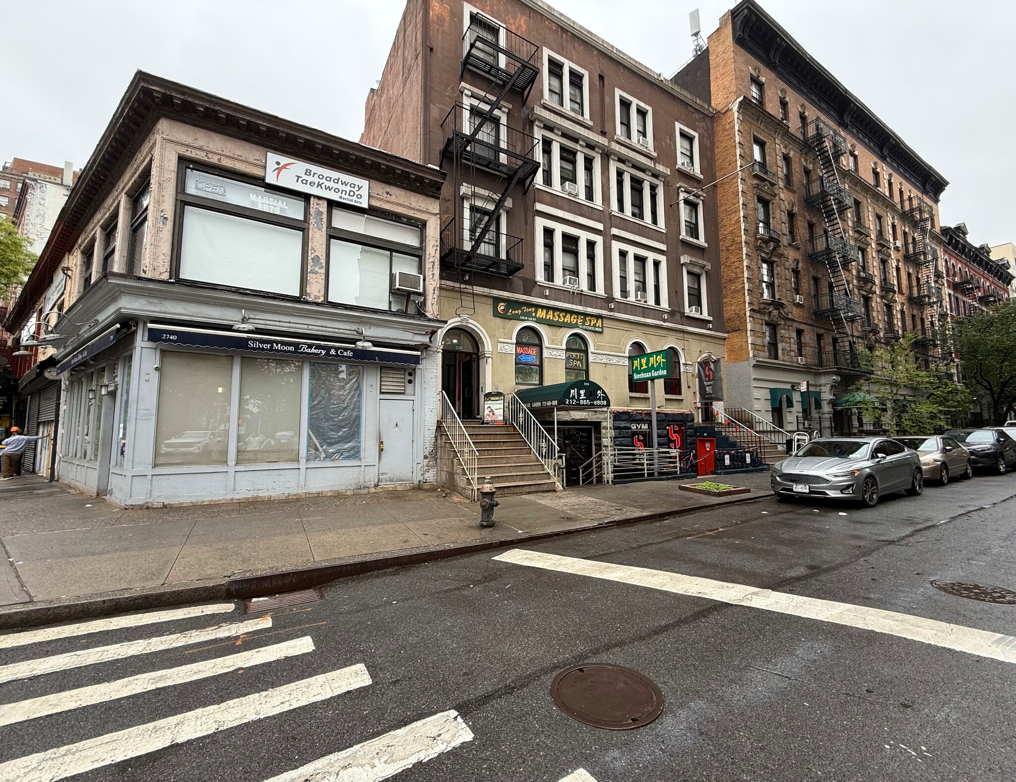 239 W 105th St, New York, NY à louer Photo de l’immeuble– Image 1 sur 7