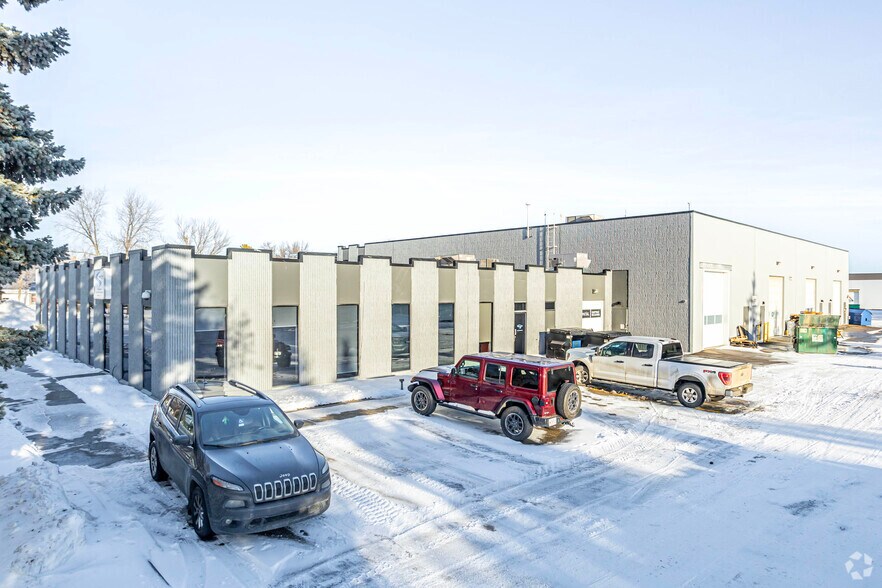 16403-16455 117 Av NW, Edmonton, AB à louer - Photo de l’immeuble – Image 2 sur 4