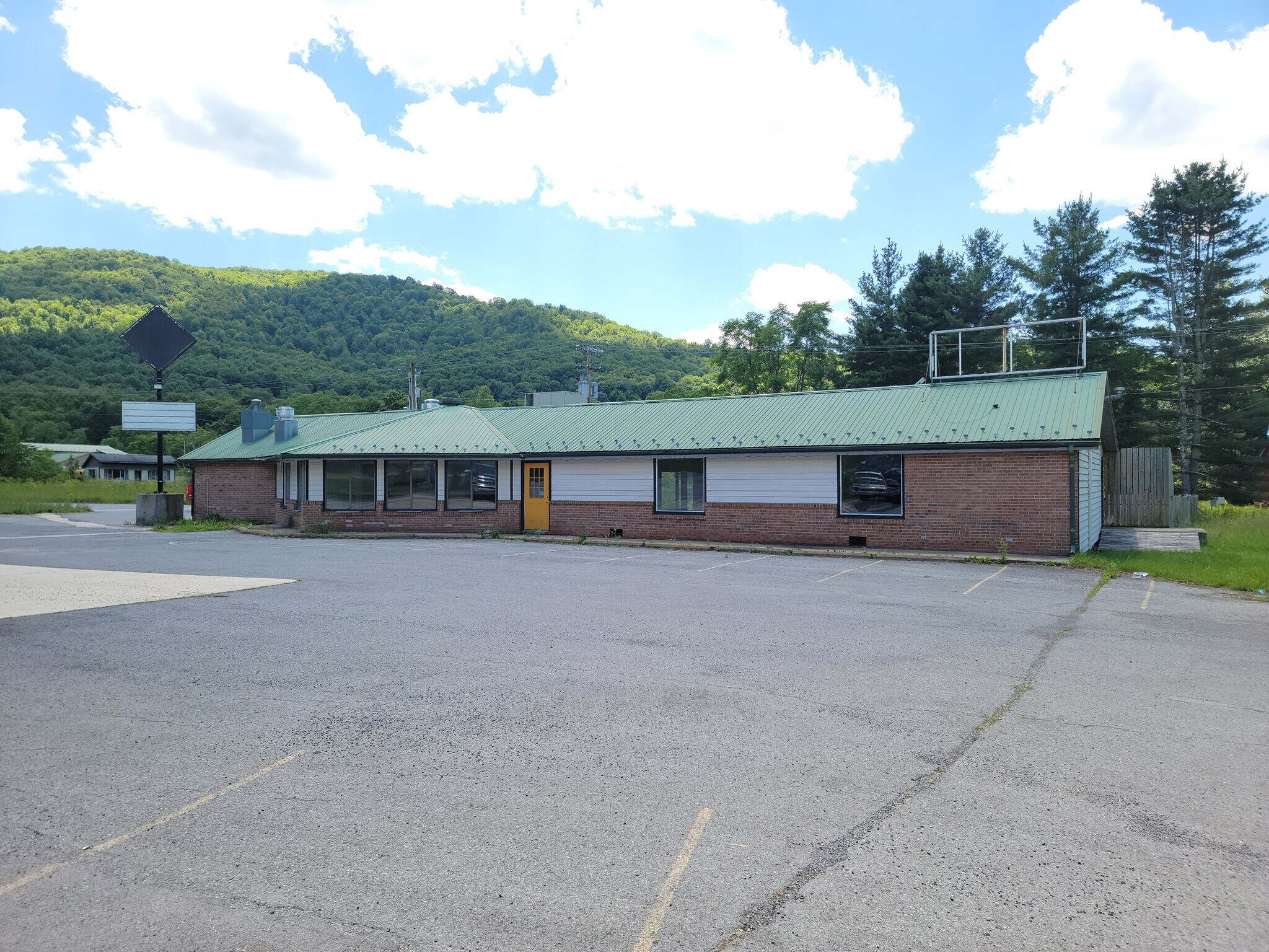 693 Slaty Fork Rd, Slatyfork, WV à louer Photo principale– Image 1 sur 9