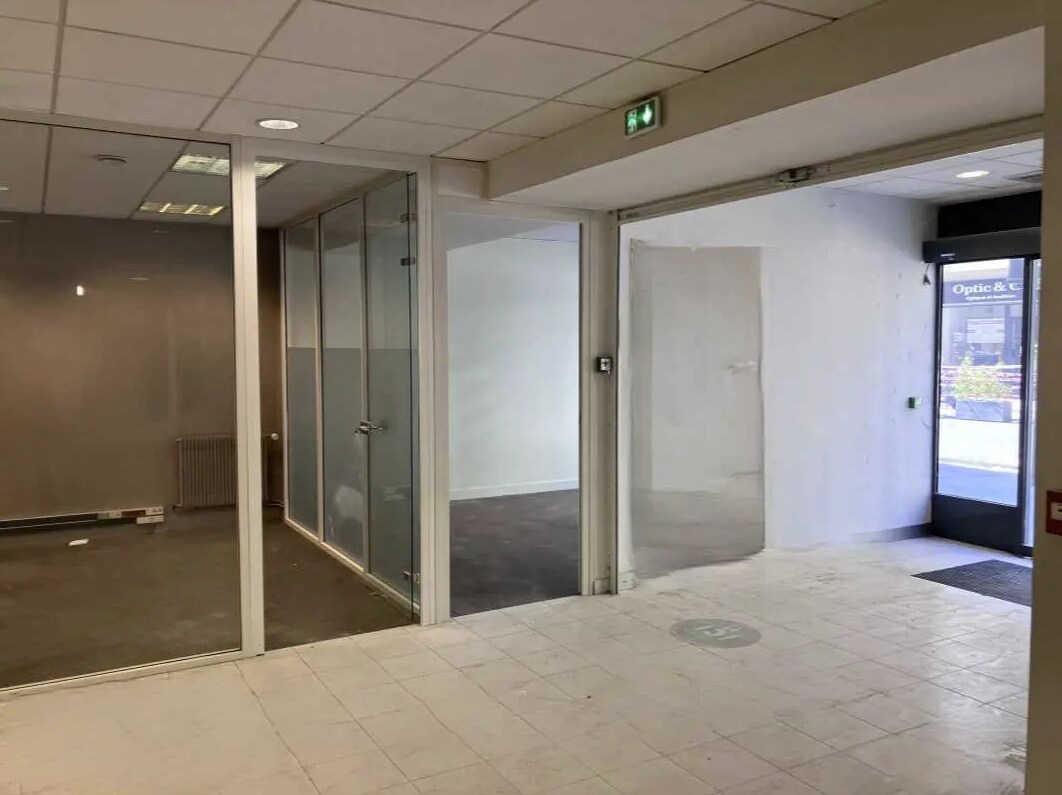 39-47 Rue Du Docteur Blanche, Paris, PAR 75016 - Lot 01 -  - Photo intérieure - Image 1 of 3