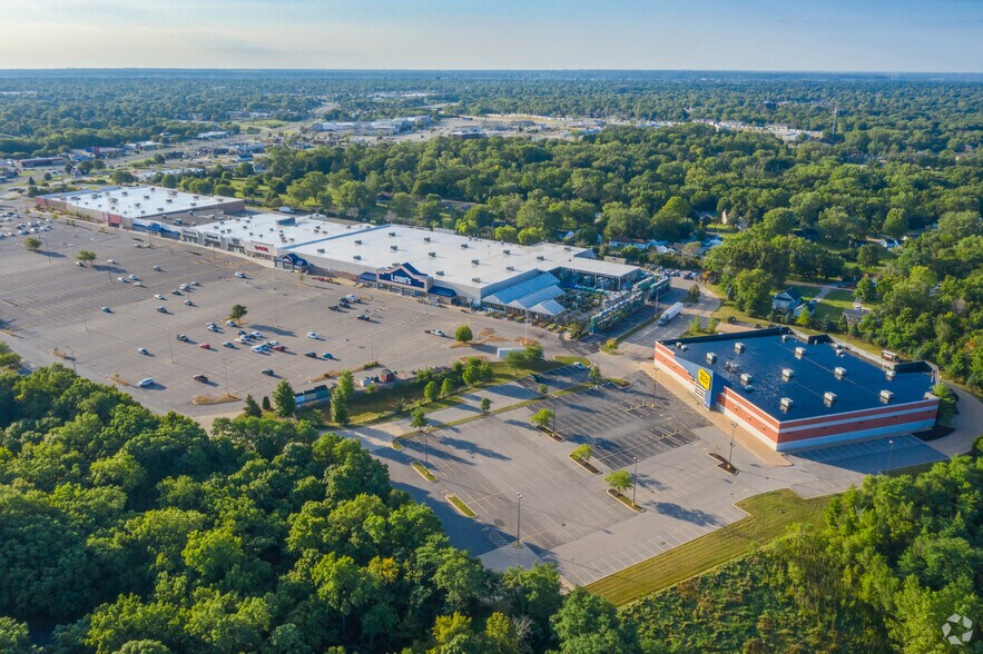 5001 N Big Hollow Rd, Peoria, IL à louer - Aérien – Image 3 sur 10