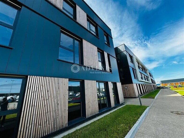 Bureau dans Holtzheim à louer - Photo de l’immeuble – Image 1 sur 7
