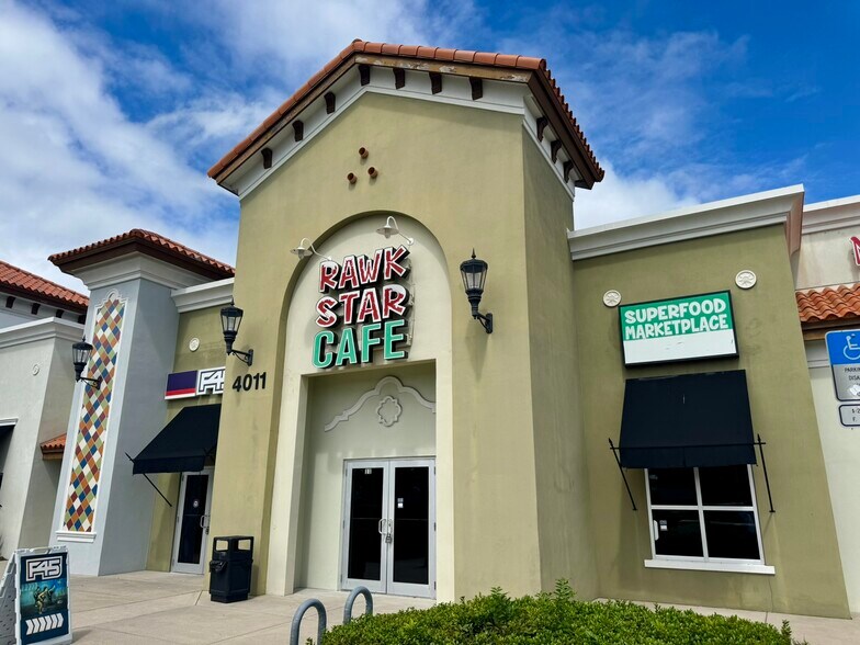 4011 Tampa Rd, Oldsmar, FL à louer - Photo de l’immeuble – Image 3 sur 15