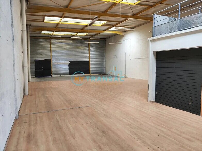 Local d’activités dans Pontault-Combault à louer - Photo de l’immeuble – Image 3 sur 18