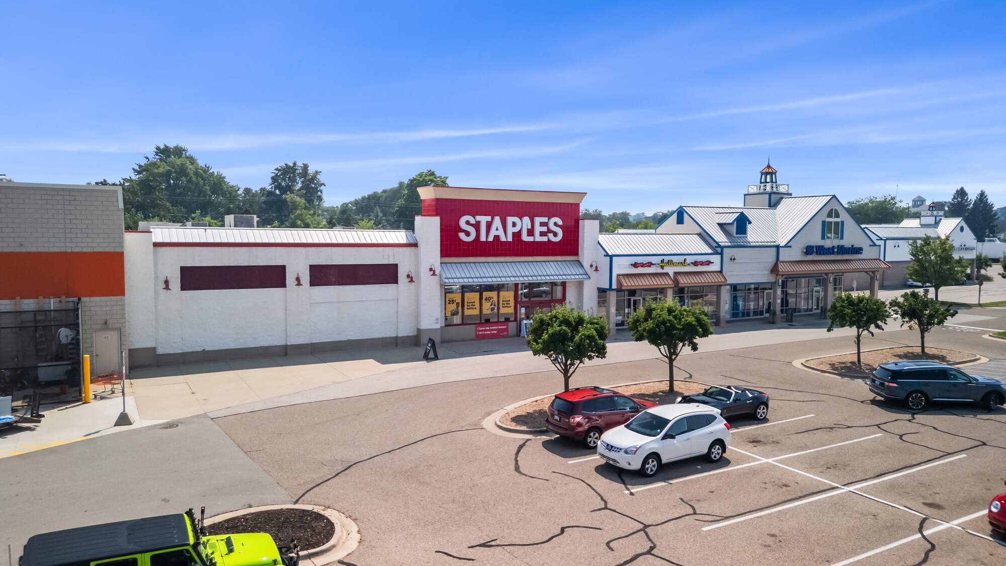 810-840 Jackson Ave, Grand Haven, MI à vendre Photo de l’immeuble– Image 1 sur 10