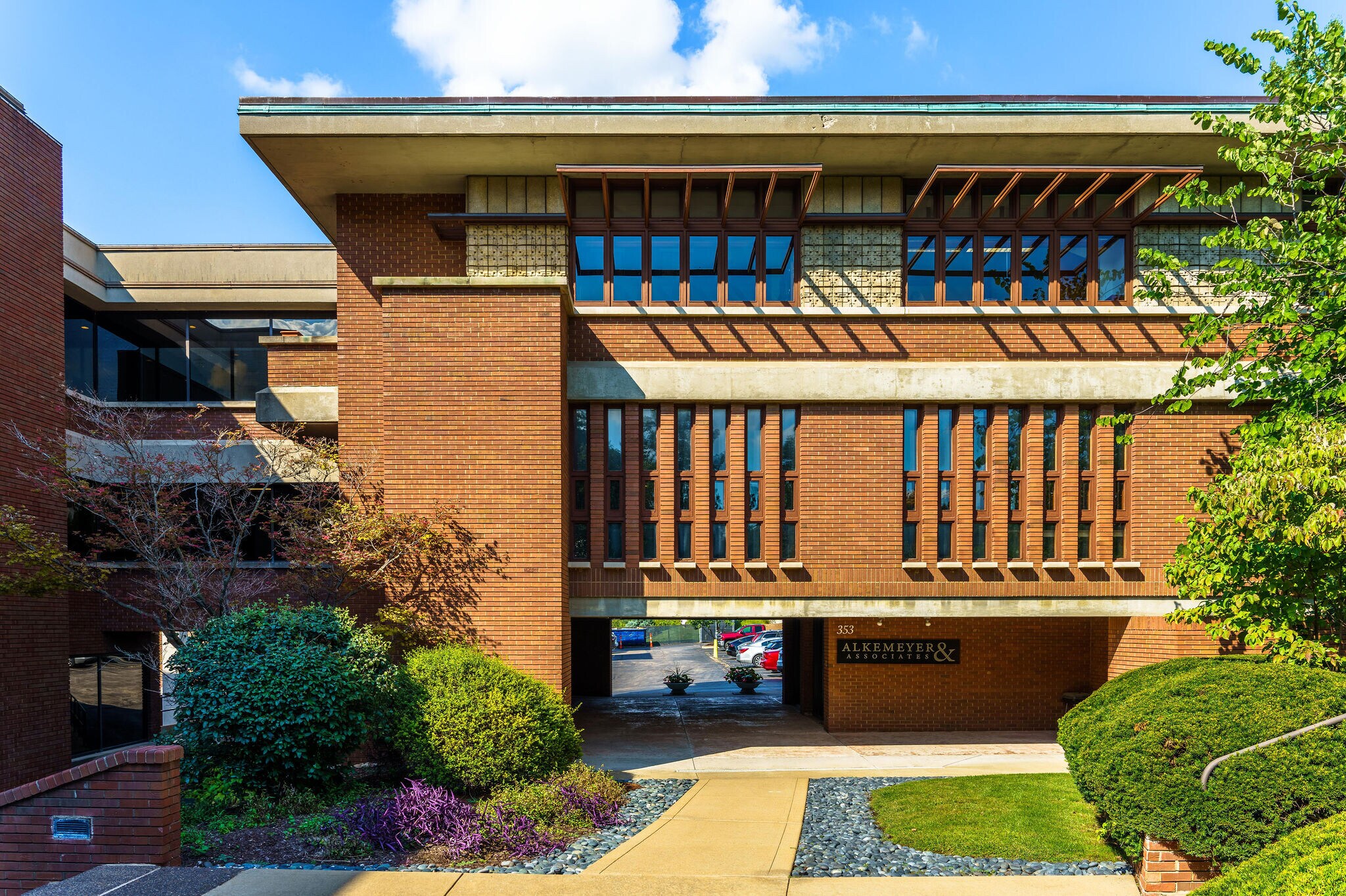 345 Marshall Ave, Webster Groves, MO à louer Photo de l’immeuble– Image 1 sur 22