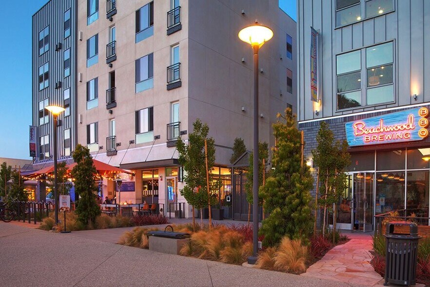 210 E 3rd St, Long Beach, CA à louer - Photo de l’immeuble – Image 3 sur 6