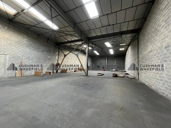 Plus de détails pour 162 Boulevard Danielle Casanova, Marseille - Local d'activités à louer