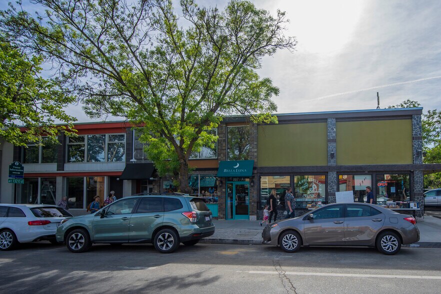 203 F St, Davis, CA à louer - Photo de l’immeuble – Image 2 sur 6