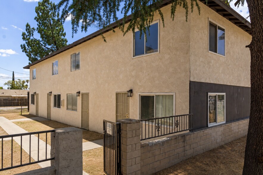 221 E 19th St, San Bernardino, CA à vendre - Photo de l’immeuble – Image 2 sur 6