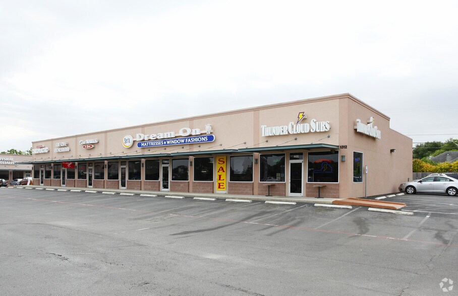 1312 E Common St, New Braunfels, TX à louer - Photo principale – Image 2 sur 3