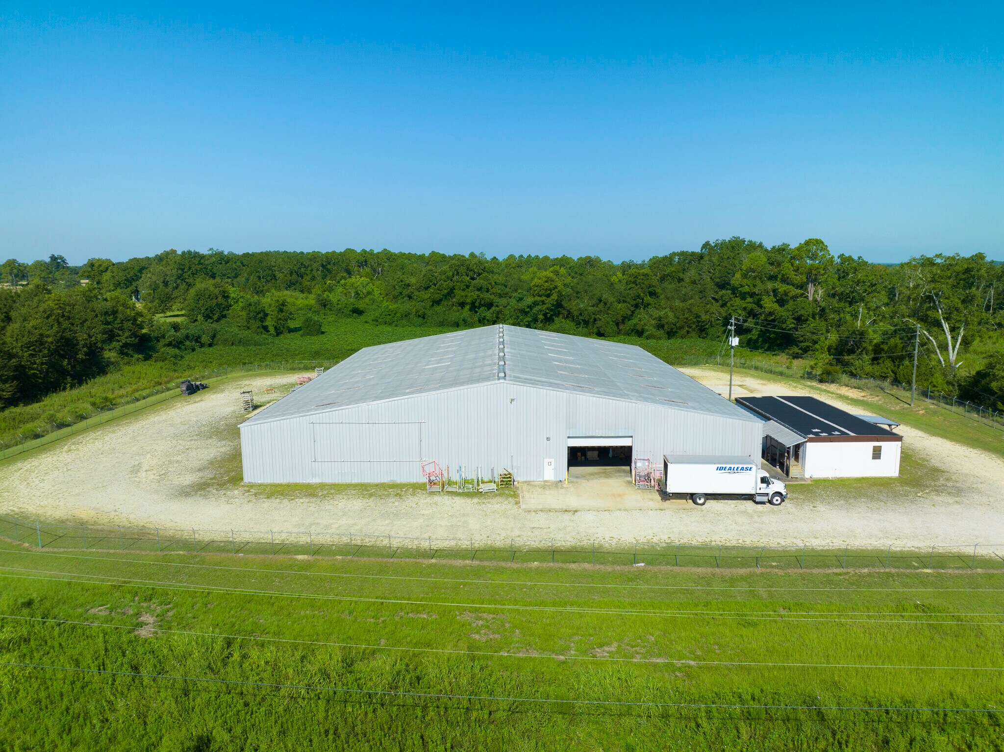 824 Mary Helen Dr, Chipley, FL à louer Photo de l’immeuble– Image 1 sur 7