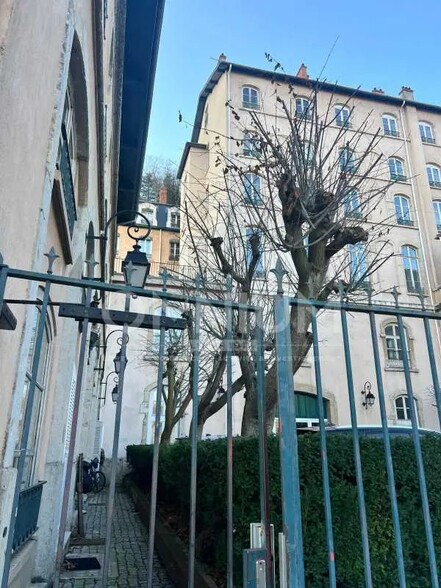 Bureau dans Lyon à vendre - Photo de l’immeuble – Image 1 sur 9