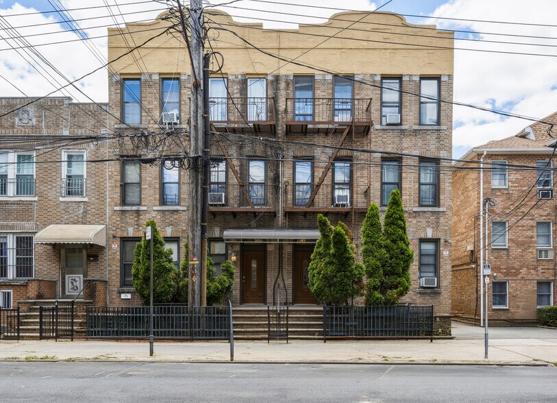 1026 66th St, Brooklyn, NY à vendre - Photo de l’immeuble – Image 1 sur 7