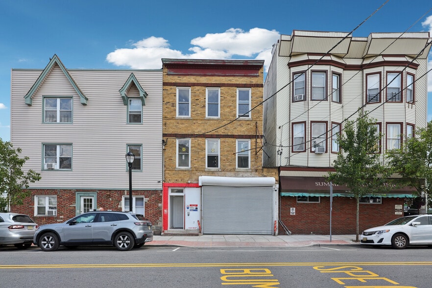 3136 Summit Ave, Union City, NJ à vendre - Photo de l’immeuble – Image 1 sur 14