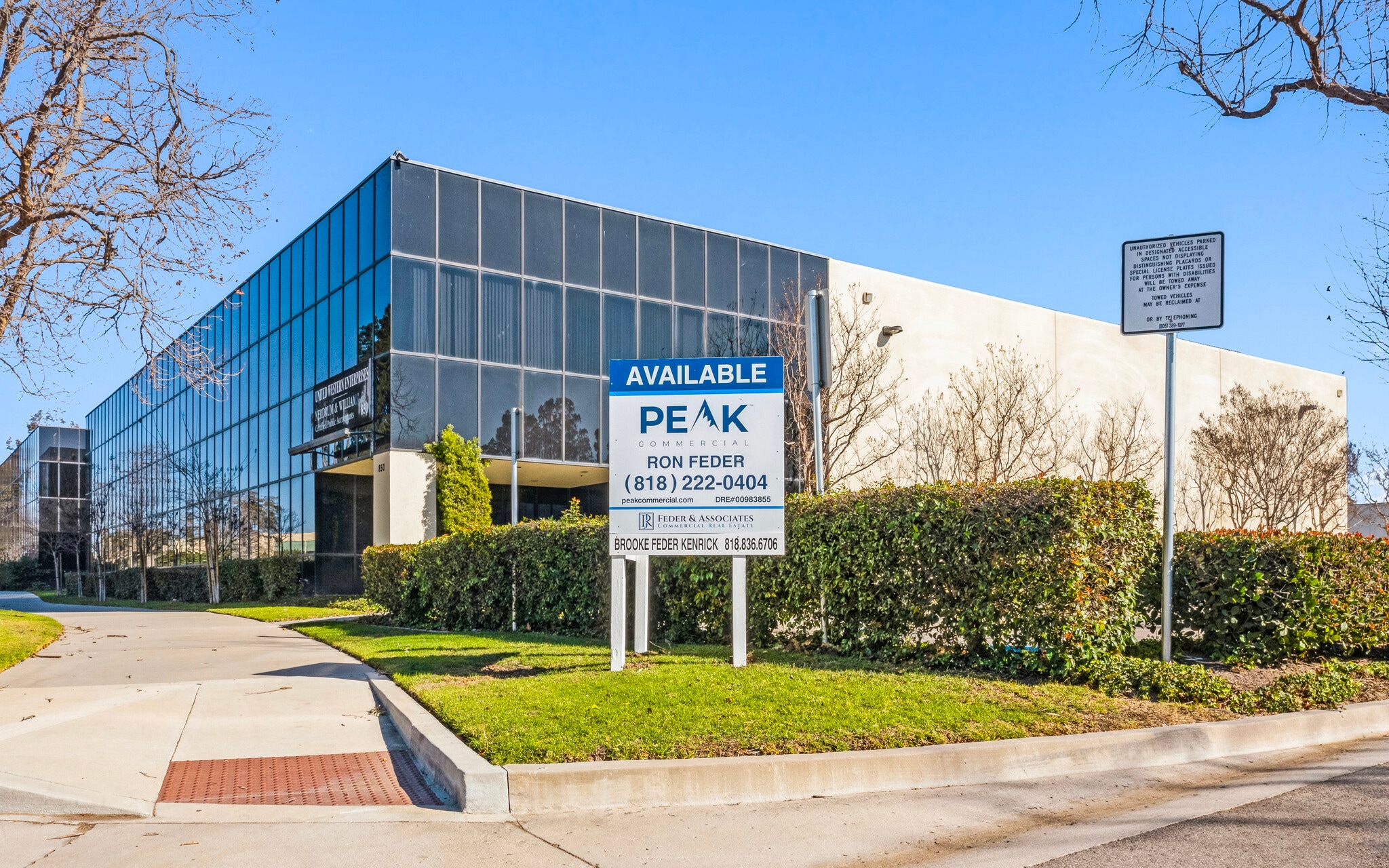 850 Flynn Rd, Camarillo, CA à louer Photo principale– Image 1 sur 17