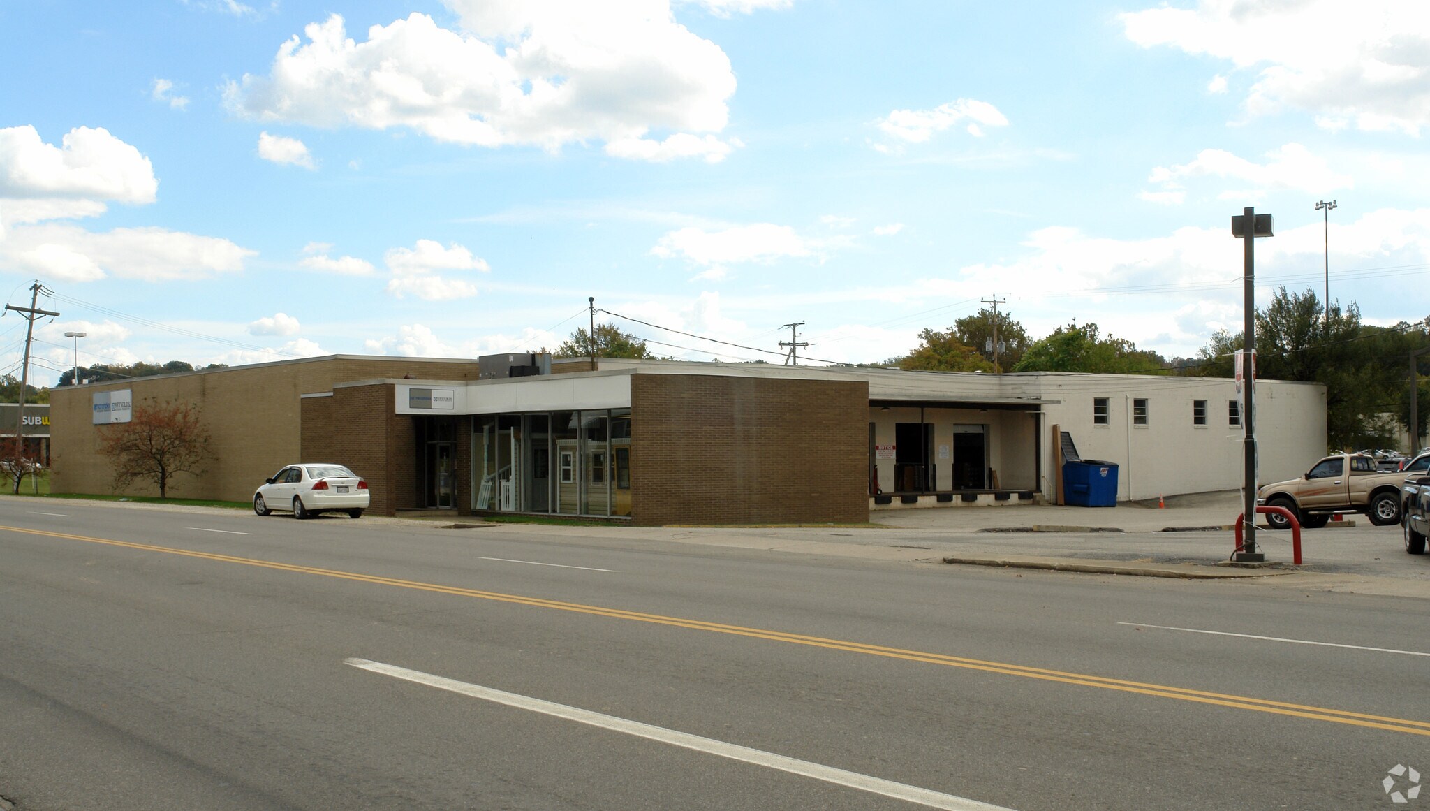 105 C St, Kenova, WV à louer Photo principale– Image 1 sur 13