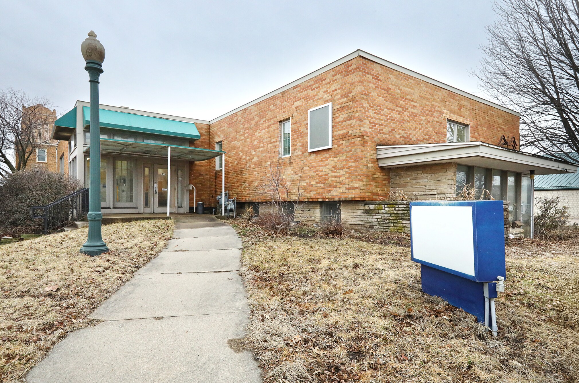 321 E 3rd St N, Newton, IA à louer Photo principale– Image 1 sur 9