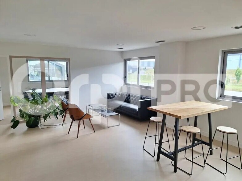 Bureau dans Compiègne à louer - Photo de l’immeuble – Image 2 sur 6