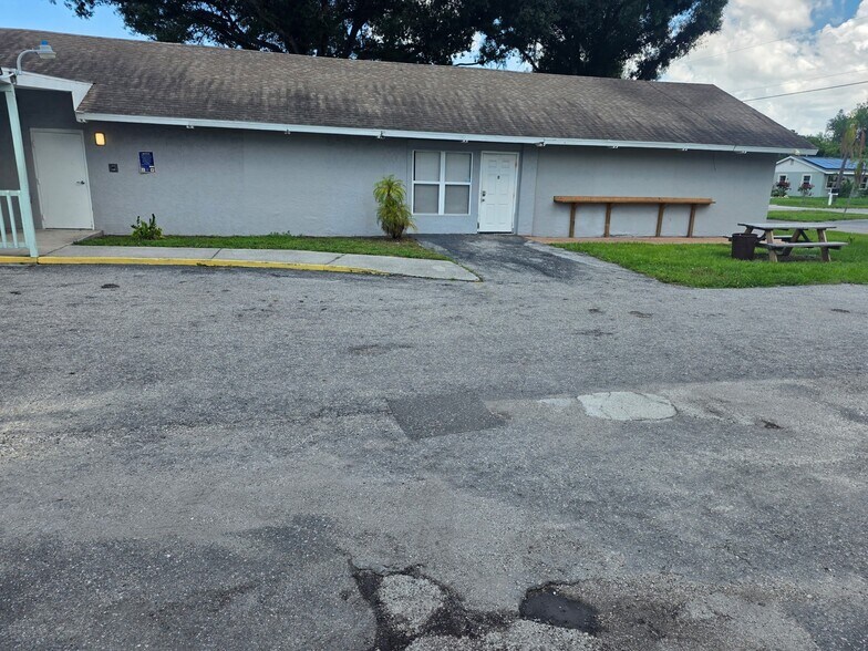 2001 9th St, Bradenton, FL à louer - Photo de l’immeuble – Image 3 sur 20