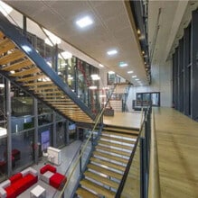 66 Chemin Du Moulin Carron, Dardilly à louer Photo intérieure– Image 2 sur 4