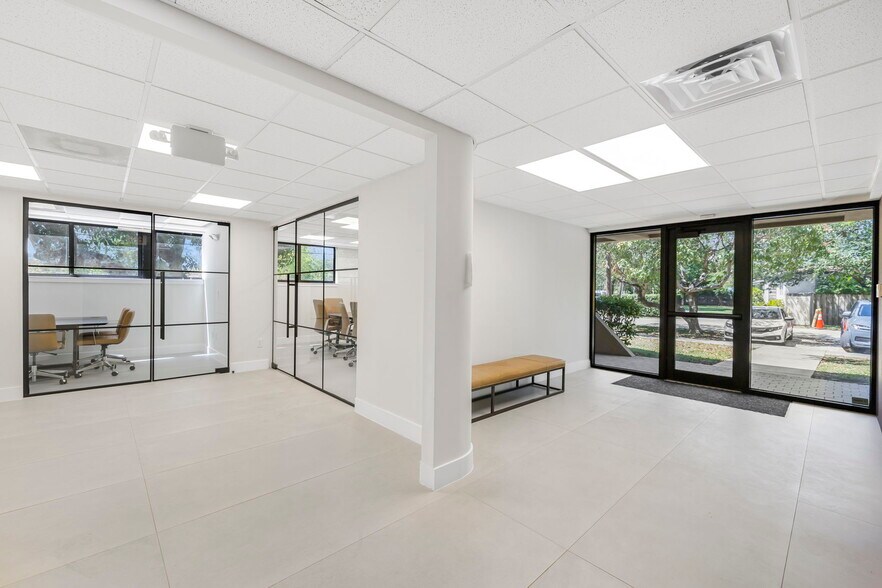 7901 Ludlam Rd, Miami, FL à louer - Photo de l’immeuble – Image 3 sur 23