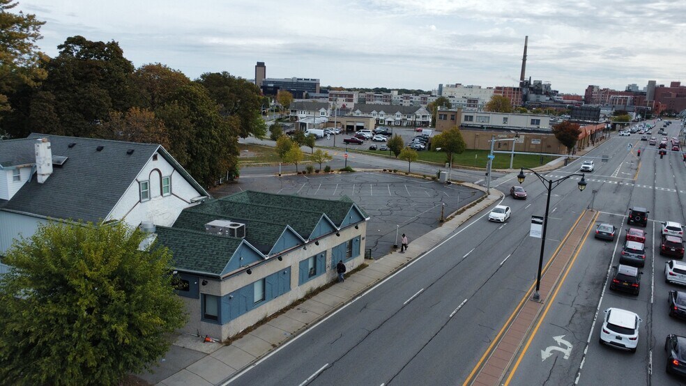 534 W Ridge Rd, Rochester, NY à louer - Photo de l’immeuble – Image 2 sur 12