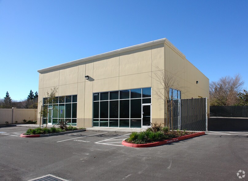 4017 Vista Park Ct, Sacramento, CA à vendre - Photo de l’immeuble – Image 3 sur 6