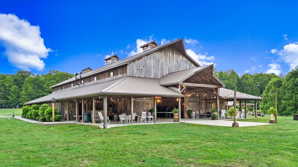 6863 E Highway 80, Russell Springs, KY à vendre - Photo de l’immeuble – Image 2 sur 76