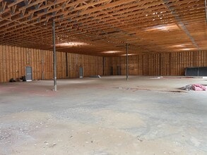 8254 Mission Blvd, Jurupa Valley, CA à louer Photo intérieure– Image 2 sur 9