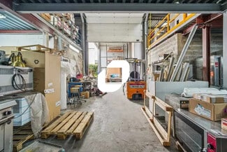 Plus de détails pour Bureau, Local d'activités à louer