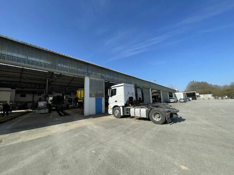 Industriel/Logistique dans Saint-Étienne-de-Montluc à louer - Photo de l’immeuble – Image 3 sur 6