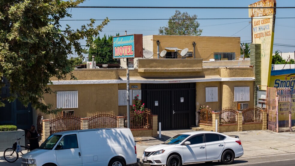 7617 S Figueroa St, Los Angeles, CA à vendre - Photo de l’immeuble – Image 2 sur 10