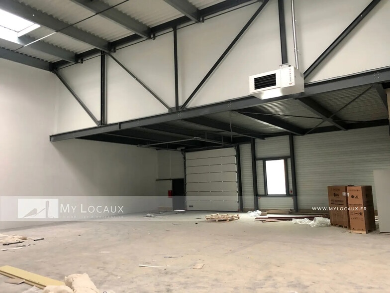 Local d’activités dans Villeneuve-la-Garenne à louer - Photo intérieure – Image 3 sur 4