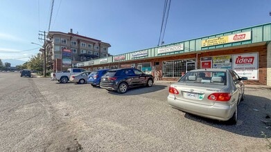 160-168 Asher Rd, Kelowna, BC à louer Photo de l’immeuble– Image 2 sur 16