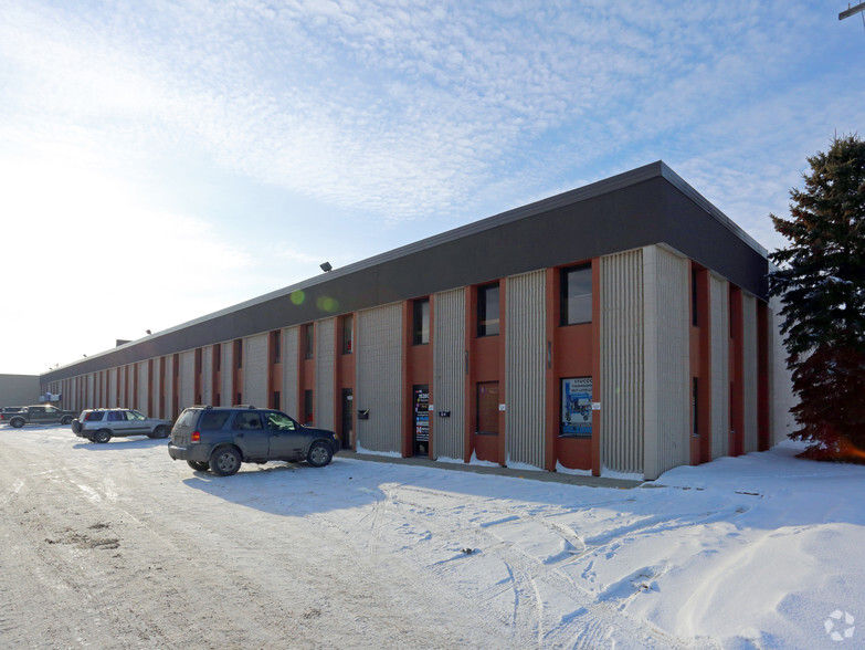 15355-15393 117th Ave NW, Edmonton, AB à louer - Photo principale – Image 1 sur 8
