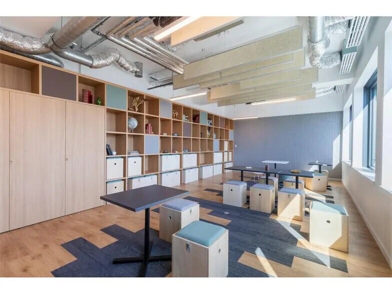 Bureau dans Nanterre à louer - Photo de l’immeuble – Image 2 sur 13