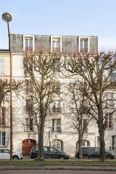 Bureau dans Versailles à louer - Photo de l’immeuble – Image 1 sur 14