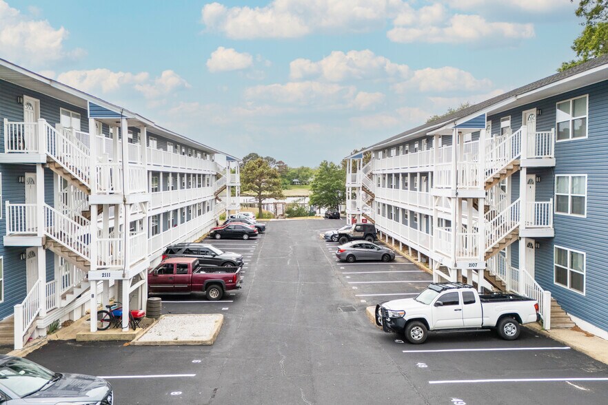 2111 Pretty Lake Ave, Norfolk, VA à vendre - Photo de l’immeuble – Image 1 sur 17
