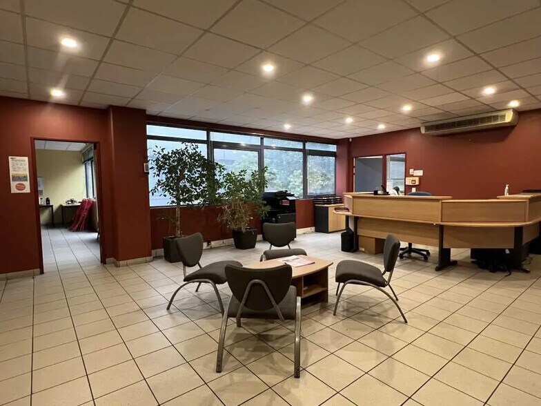 10 Avenue Descartes, Le Plessis-Robinson à louer - Photo de l’immeuble – Image 2 sur 19