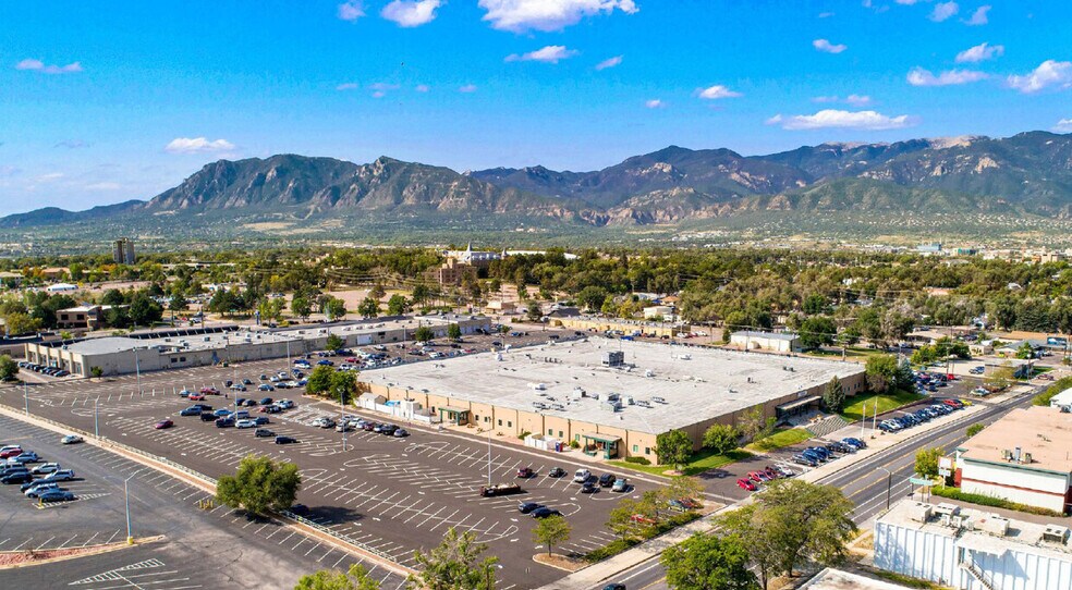 2221 E Bijou St, Colorado Springs, CO à louer - Photo de l’immeuble – Image 3 sur 14
